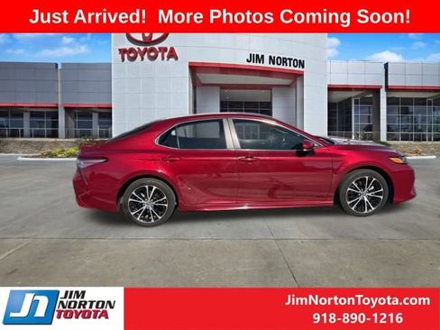Used 2018 Toyota Camry SE image 8