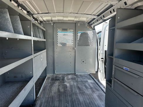Used 2001 Chevrolet Express 1500 RWD image 32