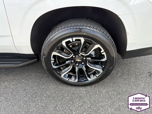Used 2024 Chevrolet Suburban Premier AWD/4WD image 25