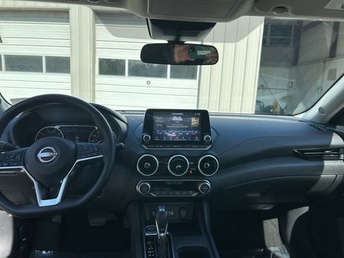 Used 2025 Nissan Sentra SR FWD image 21