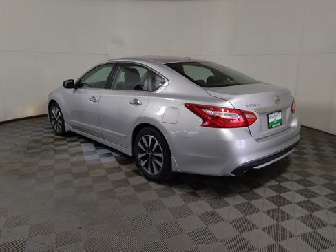 Used 2017 Nissan Altima 2.5 SV w/ Convenience Package FWD image 5