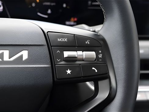 Used 2025 Kia K4 EX image 18