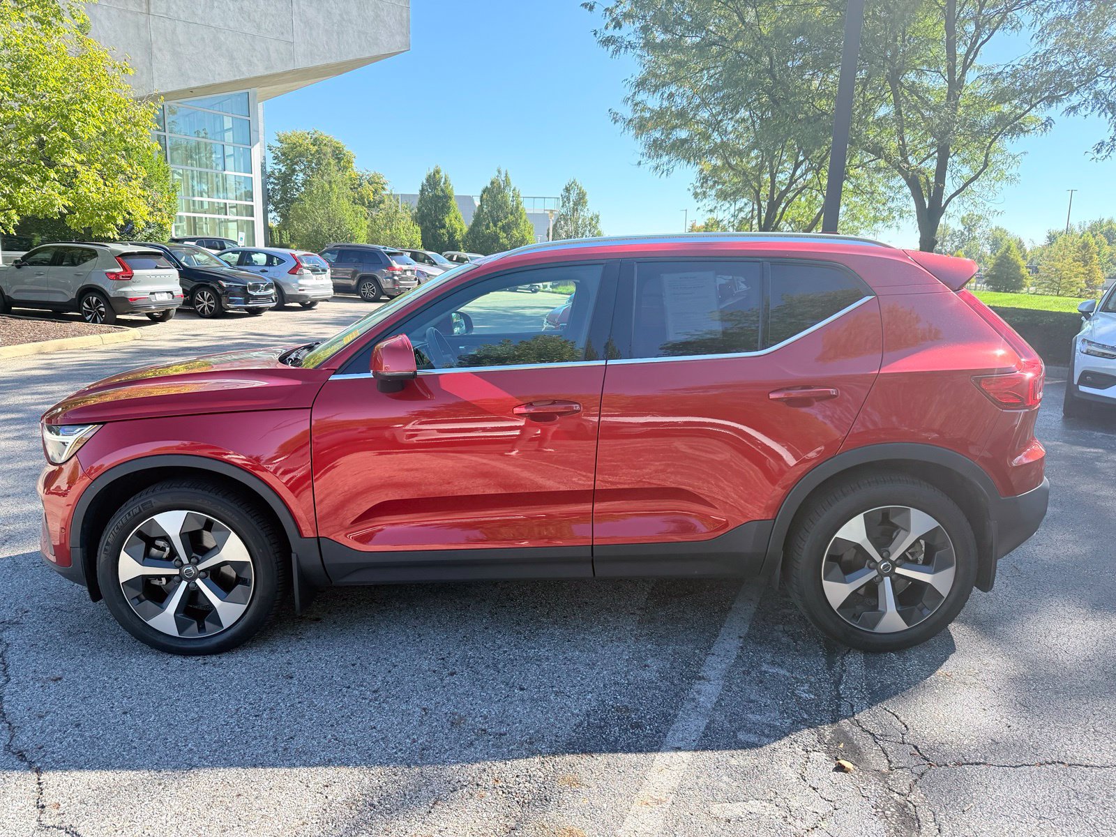 Used 2024 Volvo XC40 B5 Plus w/ Protection Package Premier AWD/4WD image 5