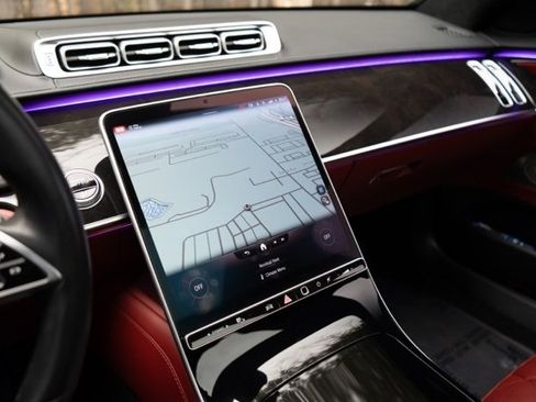 Used 2022 Mercedes-Benz S 580 4MATIC Sedan w/ Rear Seat Package image 28