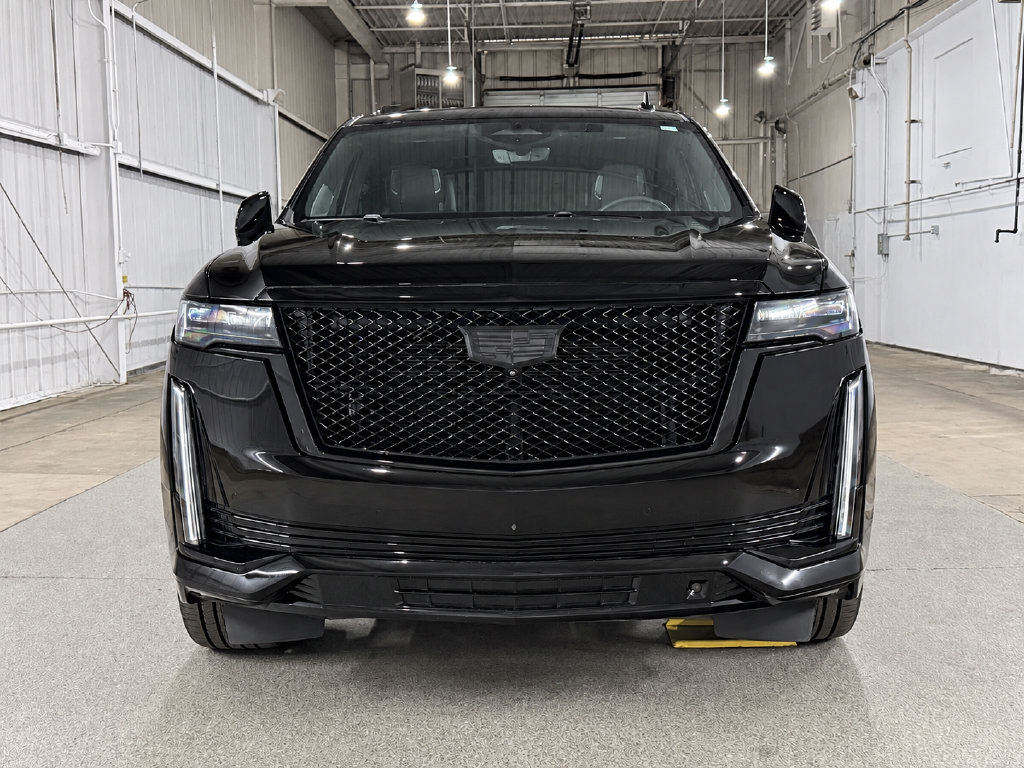 Used 2023 Cadillac Escalade ESV Sport Platinum w/ Heavy-Duty Trailer Package AWD/4WD image 3