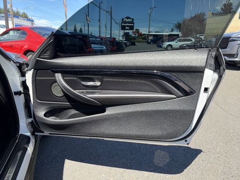 Used 2018 BMW M4 Coupe w/ Competition Package RWD image 22