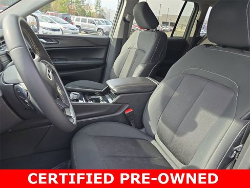 Used 2023 Jeep Grand Cherokee Laredo image 15