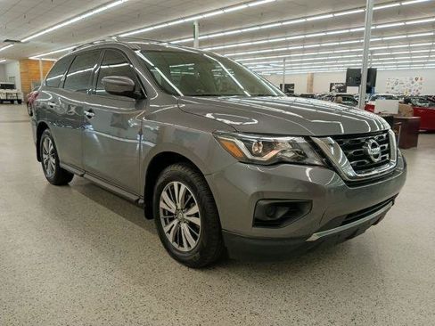 Used 2019 Nissan Pathfinder S FWD image 3