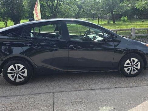 Used 2018 Toyota Prius Two w/ Prius Two Safety Plus Package FWD image 5