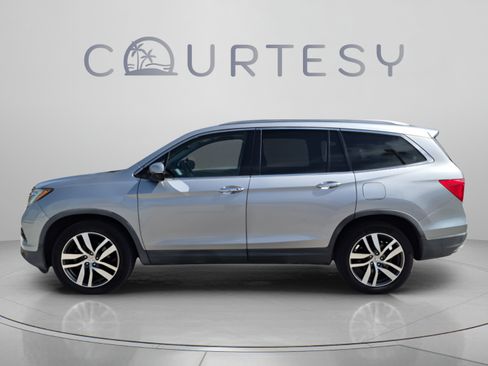 Used 2017 Honda Pilot Touring image 2