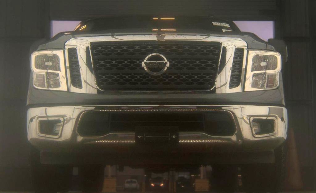 Used 2017 Nissan Titan SV AWD/4WD image 3