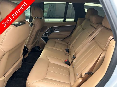 Used 2025 Land Rover Range Rover SE image 9