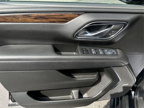 Used 2024 Chevrolet Suburban Premier AWD/4WD image 21