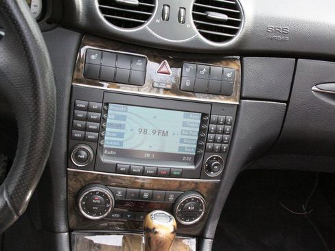 Used 2008 Mercedes-Benz CLK 550 Cabriolet image 25