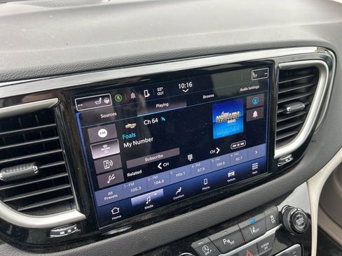 Certified 2024 Chrysler Pacifica Touring-L FWD image 15