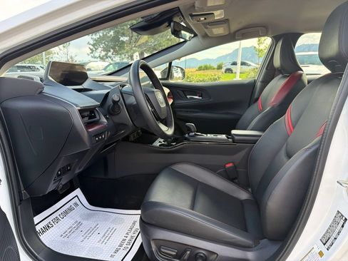 Used 2025 Toyota Prius Plug-In Hybrid FWD image 24