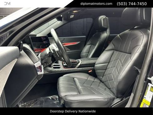Used 2024 BMW i7 xDrive60 AWD/4WD image 18