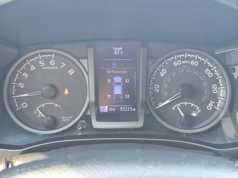Used 2017 Toyota Tacoma TRD Off-Road w/ Tow Package (A/T) AWD/4WD image 25