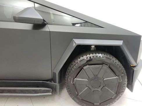Used 2024 Tesla Cybertruck AWD Crew Cab image 37