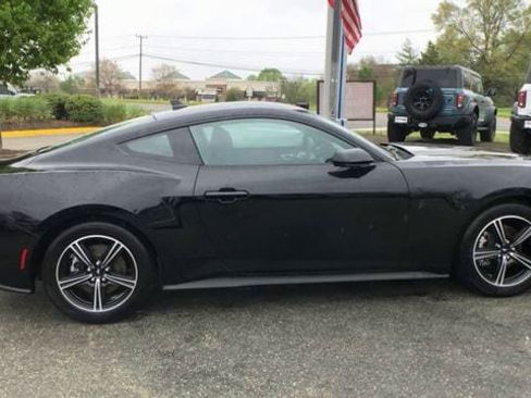 Used 2024 Ford Mustang Coupe RWD image 2