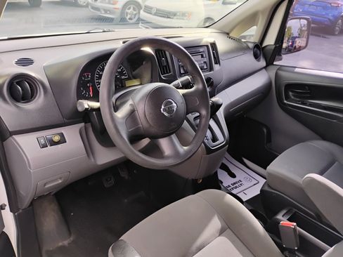 Used 2017 Nissan NV200 S image 47