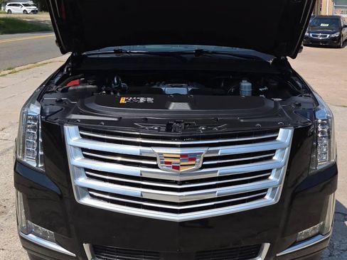 Used 2019 Cadillac Escalade Platinum AWD/4WD image 5