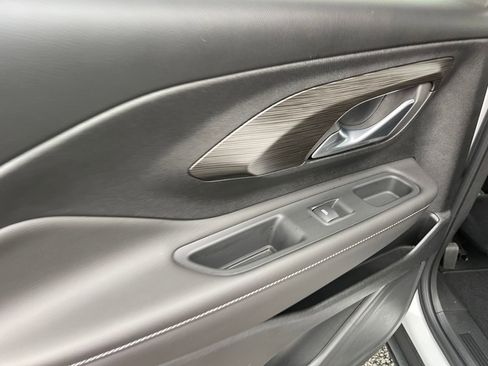 Used 2022 GMC Terrain SLT w/ Tech Package image 21