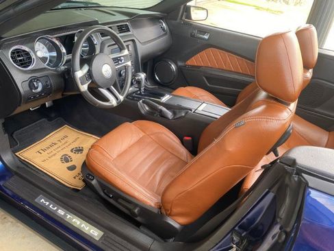 Used 2010 Ford Mustang Convertible RWD image 20