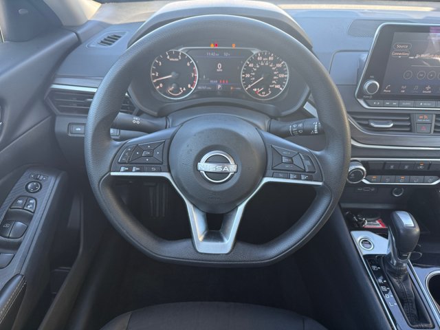 Used 2024 Nissan Altima 2.5 SV FWD image 14