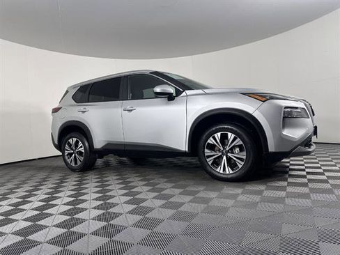 Used 2023 Nissan Rogue SV image 1