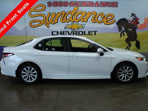 Used 2019 Toyota Camry SE image 1