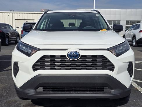 Used 2022 Toyota RAV4 LE image 2