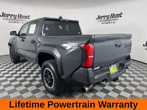 Used 2024 Toyota Tacoma TRD Off-Road image 9