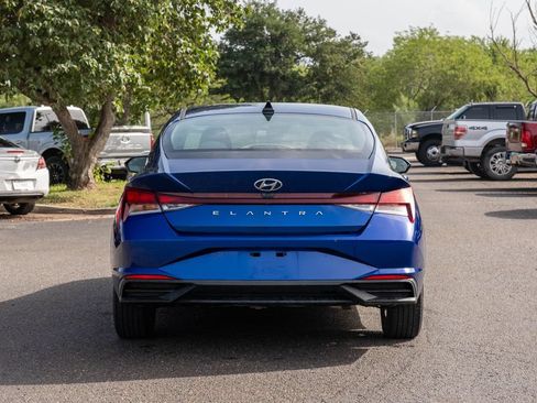 Used 2023 Hyundai Elantra SEL FWD image 4