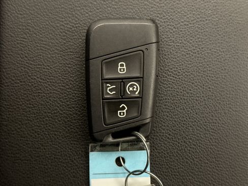 Used 2023 Volkswagen Jetta SE w/ Panoramic Sunroof Package FWD image 10