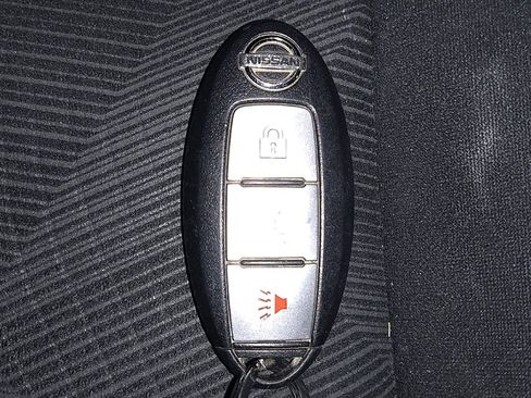 Used 2015 Nissan Rogue SV image 32