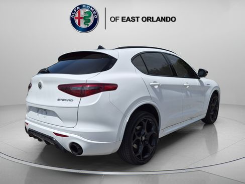 Used 2023 Alfa Romeo Stelvio Veloce AWD/4WD image 7