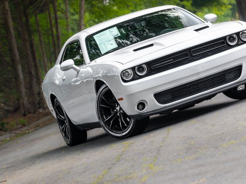Used 2017 Dodge Challenger SXT Plus RWD image 22