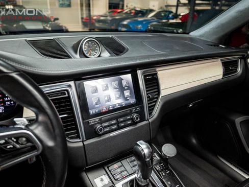 Used 2018 Porsche Macan Turbo image 17
