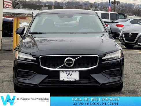 Used 2019 Volvo S60 T5 Momentum w/ Premium Package image 2