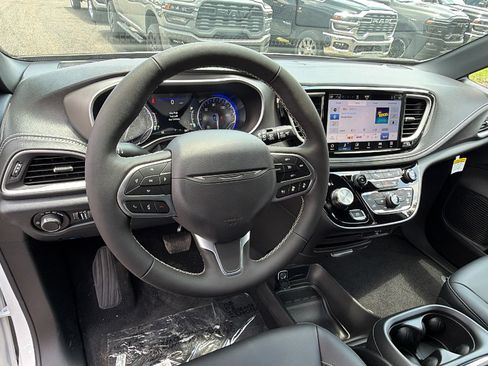 New 2027 Chrysler Pacifica Select FWD image 22