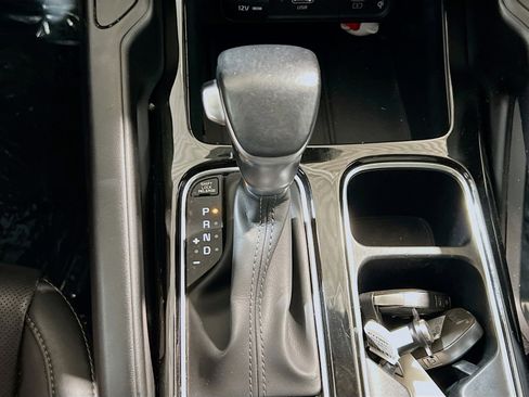 Used 2024 Kia Telluride S image 13