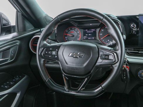Used 2024 Chevrolet Trax RS w/ Sunroof Package FWD image 12