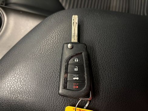 Used 2022 Toyota Camry SE image 17