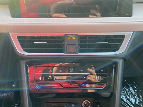 New 2026 Volkswagen Taos SE image 16