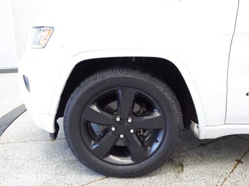Used 2015 Jeep Grand Cherokee Altitude AWD/4WD image 13