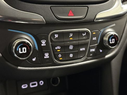 Used 2020 Chevrolet Equinox LT FWD image 16