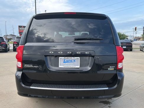 Used 2019 Dodge Grand Caravan SXT w/ Driver Convenience Group FWD image 17