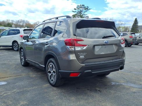 Used 2019 Subaru Forester Premium AWD/4WD image 5