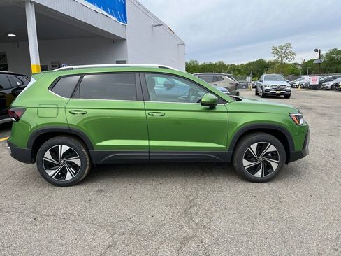 New 2026 Volkswagen Taos SE AWD/4WD image 4